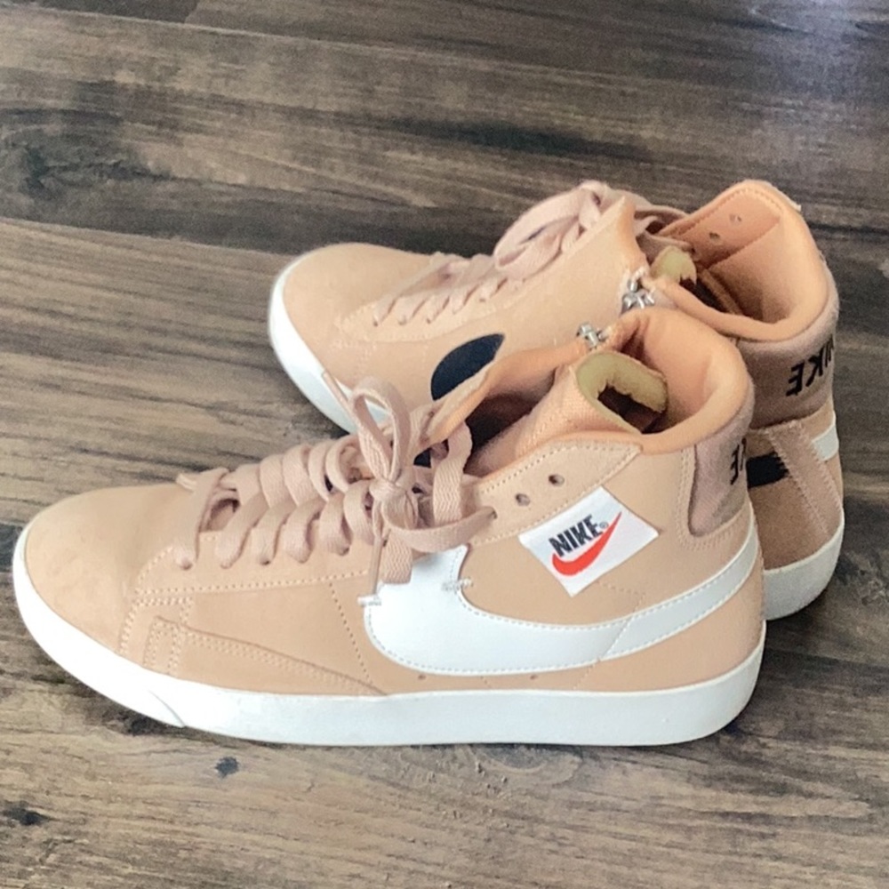 EUC Nike high top blazers size womens 7